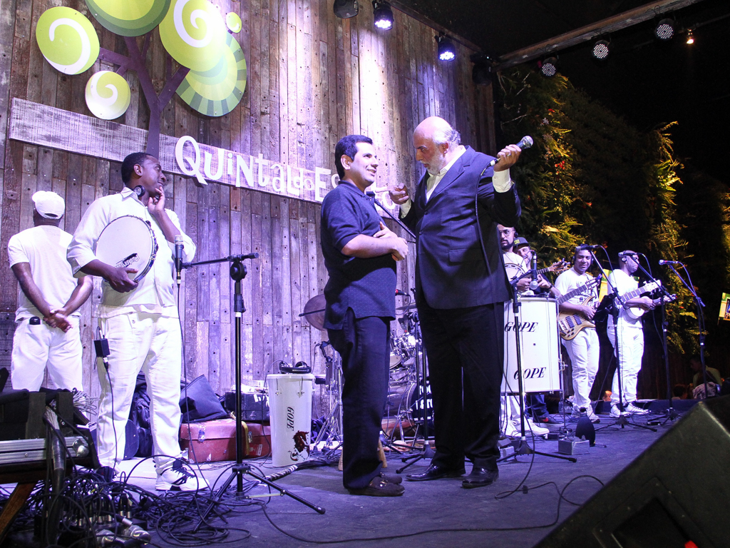 Quintal do Espeto inaugurou sua 4 ª unidade com show do cantor Jorge Aragão Quintal do Espeto inaugurou sua 4 ª unidade com show do cantor Jorge Aragão