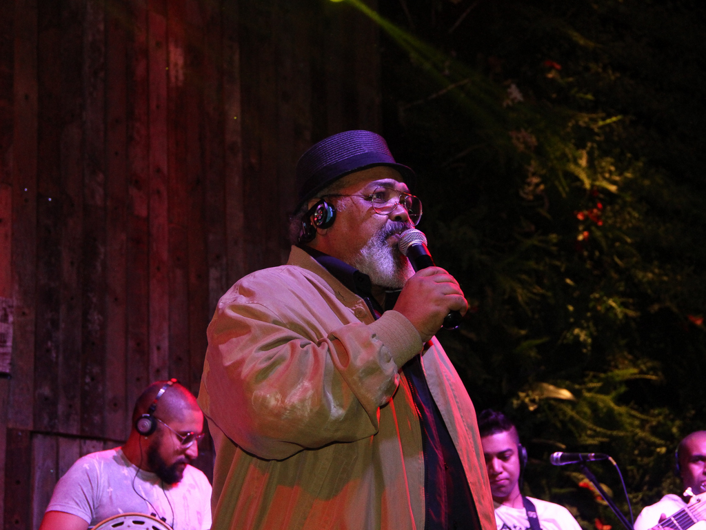 Quintal do Espeto inaugurou sua 4 ª unidade com show do cantor Jorge Aragão Quintal do Espeto inaugurou sua 4 ª unidade com show do cantor Jorge Aragão