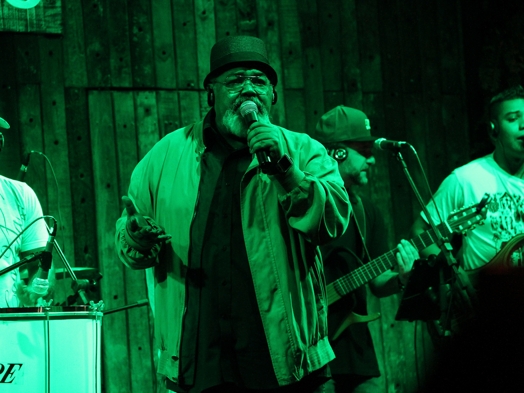 Quintal do Espeto inaugurou sua 4 ª unidade com show do cantor Jorge Aragão Quintal do Espeto inaugurou sua 4 ª unidade com show do cantor Jorge Aragão