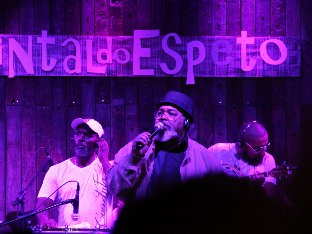 Quintal do Espeto inaugurou sua 4 ª unidade com show do cantor Jorge Aragão Quintal do Espeto inaugurou sua 4 ª unidade com show do cantor Jorge Aragão