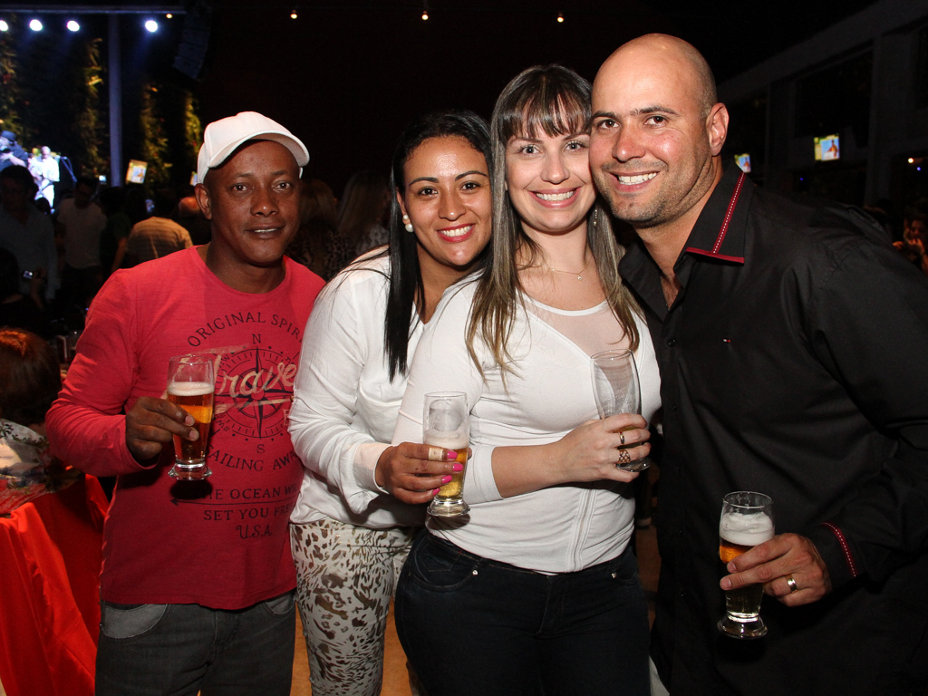 Quintal do Espeto inaugurou sua 4 ª unidade com show do cantor Jorge Aragão Quintal do Espeto inaugurou sua 4 ª unidade com show do cantor Jorge Aragão