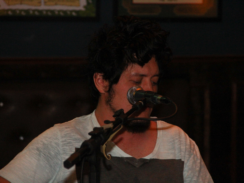 Acoustic rock e double heineken na terça-feira no St. Johns Irish Pub Acoustic rock e double heineken na terça-feira no St. Johns Irish Pub