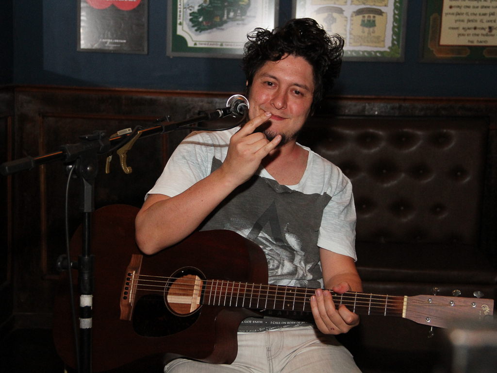 Acoustic rock e double heineken na terça-feira no St. Johns Irish Pub Acoustic rock e double heineken na terça-feira no St. Johns Irish Pub