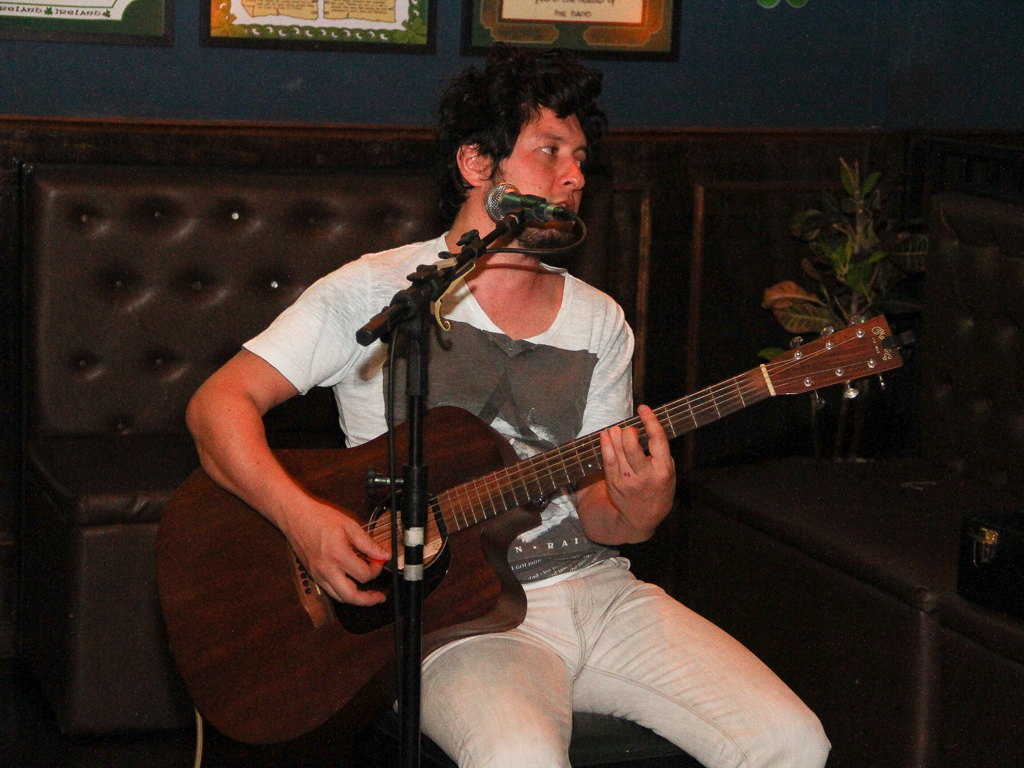 Acoustic rock e double heineken na terça-feira no St. Johns Irish Pub Acoustic rock e double heineken na terça-feira no St. Johns Irish Pub