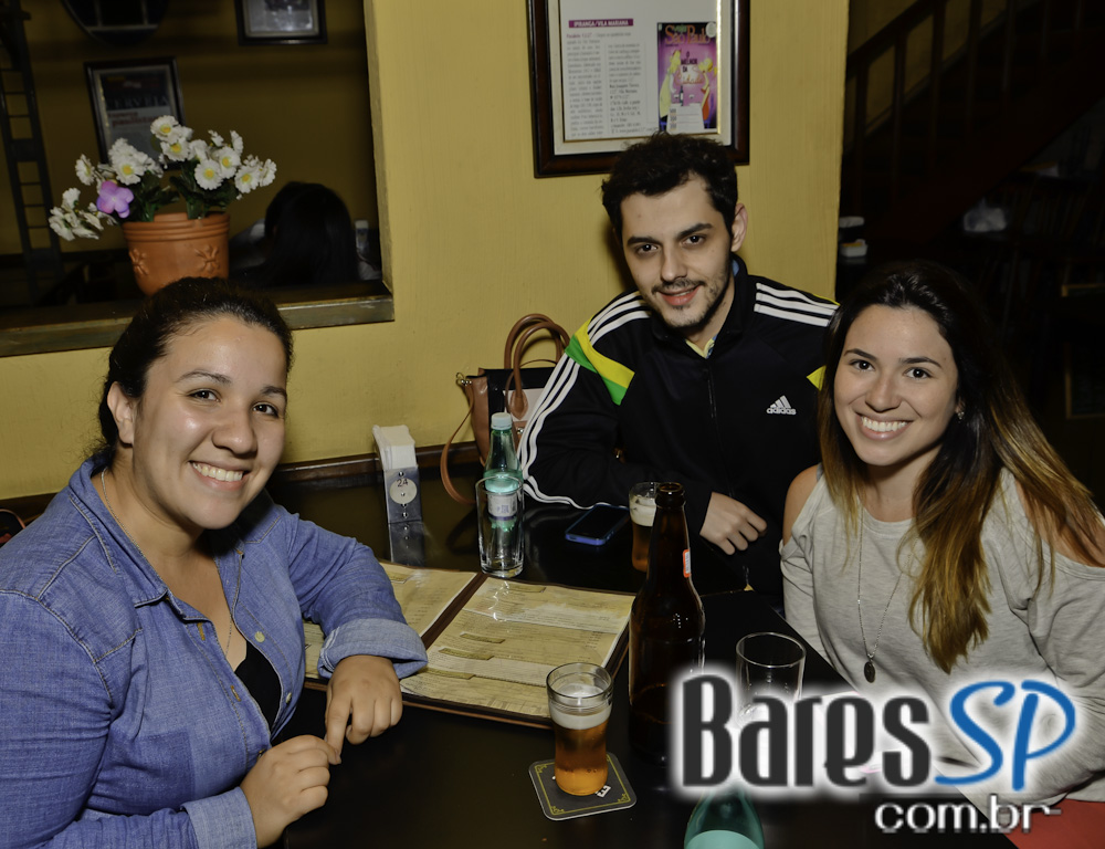 Paralelo embalou a noite de quarta-feira com descontraído happy hour Paralelo embalou a noite de quarta-feira com descontraído happy hour