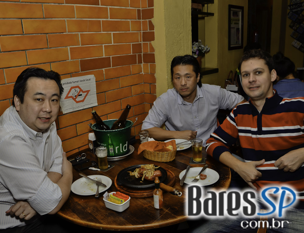 Paralelo embalou a noite de quarta-feira com descontraído happy hour Paralelo embalou a noite de quarta-feira com descontraído happy hour