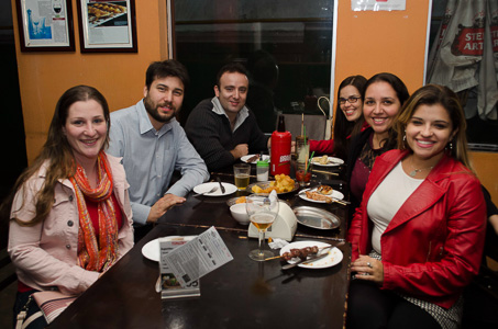 Gongo Bar ofereceu descontraído happy hour com promoções especiais