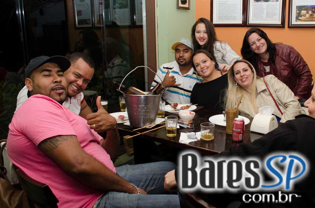 Gongo Bar ofereceu descontraído happy hour com promoções especiais Gongo Bar ofereceu descontraído happy hour com promoções especiais