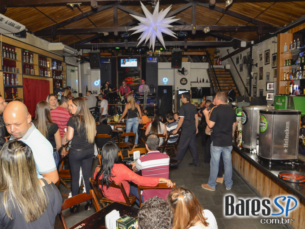 Banda Extase se apresentou no palco do The K. Pub Banda Extase se apresentou no palco do The K. Pub