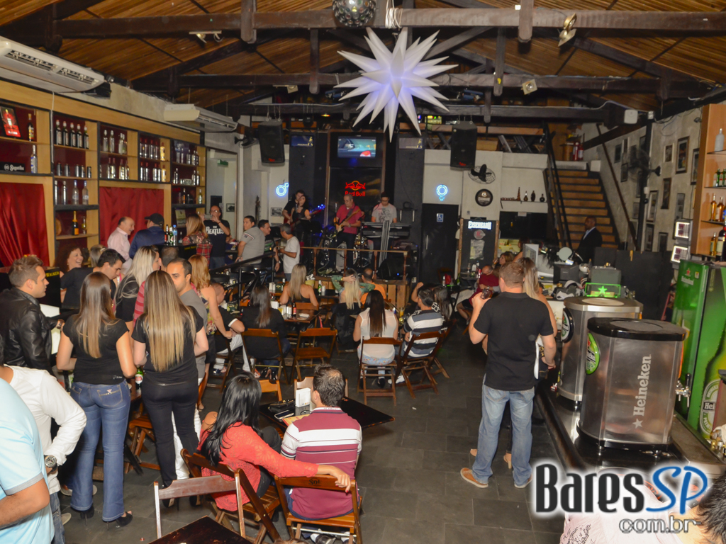 Banda Extase se apresentou no palco do The K. Pub Banda Extase se apresentou no palco do The K. Pub