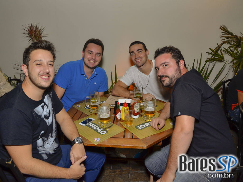 Jordão Bar ofereceu Happy Hour com chope gelado e petiscos Jordão Bar ofereceu Happy Hour com chope gelado e petiscos