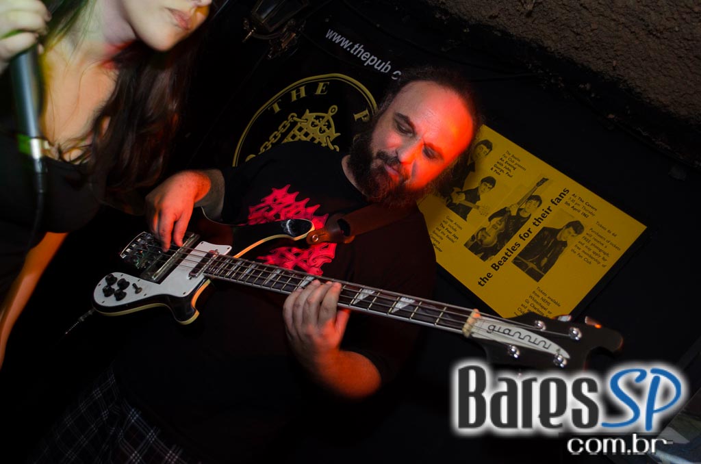 Banda Black & Back e DJ David Rock animaram a noite de sábado do The Pub São Paulo