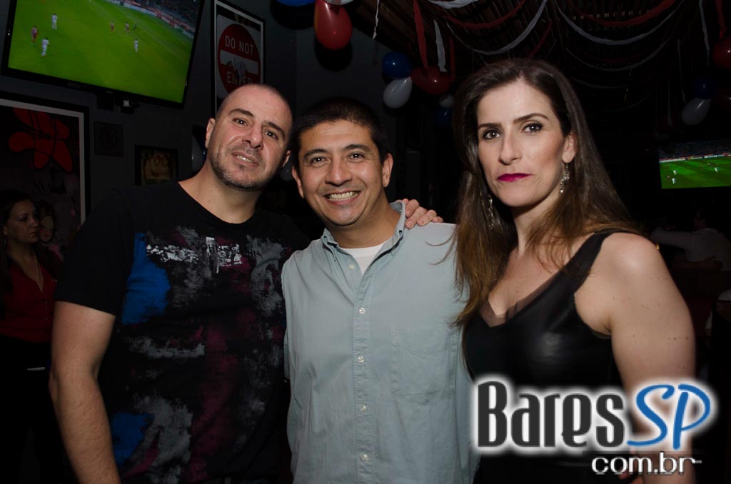 St. George's Pub celebrou aniversário de 1 ano com bandas de rock animando a noite St. George's Pub celebrou aniversário de 1 ano com bandas de rock animando a noite
