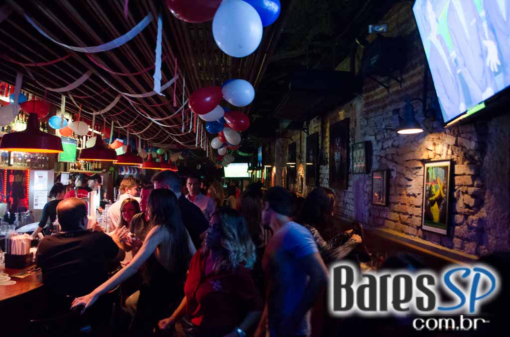 St. George's Pub celebrou aniversário de 1 ano com bandas de rock animando a noite St. George's Pub celebrou aniversário de 1 ano com bandas de rock animando a noite