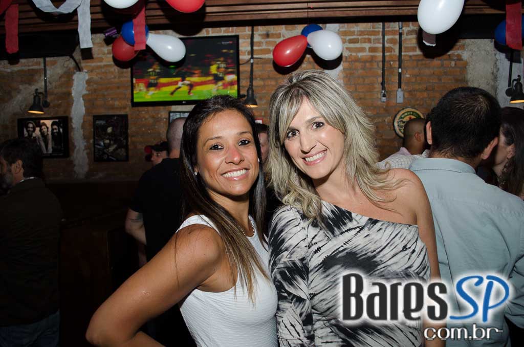 St. George's Pub celebrou aniversário de 1 ano com bandas de rock animando a noite St. George's Pub celebrou aniversário de 1 ano com bandas de rock animando a noite