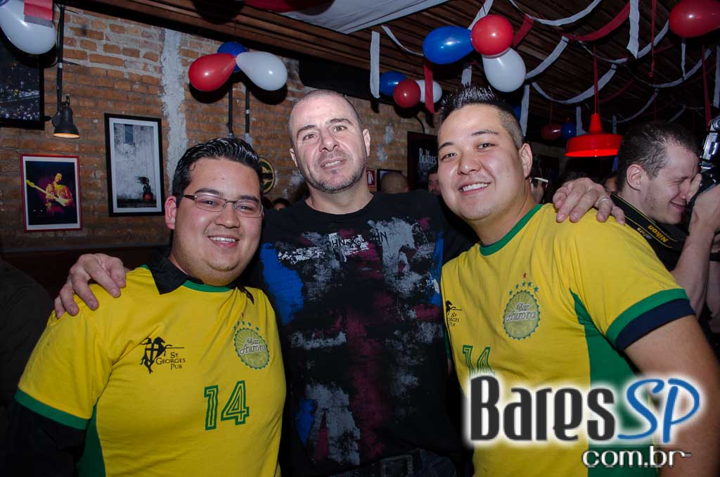 St. George's Pub celebrou aniversário de 1 ano com bandas de rock animando a noite St. George's Pub celebrou aniversário de 1 ano com bandas de rock animando a noite