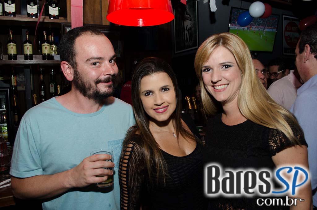 St. George's Pub celebrou aniversário de 1 ano com bandas de rock animando a noite St. George's Pub celebrou aniversário de 1 ano com bandas de rock animando a noite