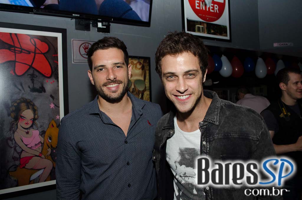 St. George's Pub celebrou aniversário de 1 ano com bandas de rock animando a noite St. George's Pub celebrou aniversário de 1 ano com bandas de rock animando a noite