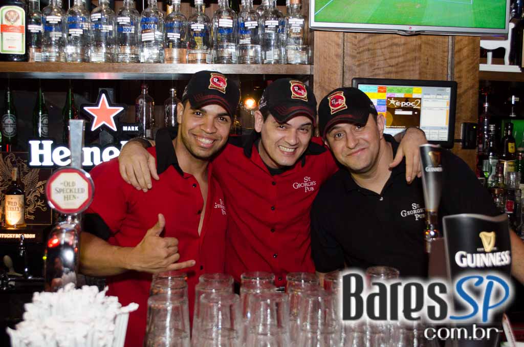 St. George's Pub celebrou aniversário de 1 ano com bandas de rock animando a noite St. George's Pub celebrou aniversário de 1 ano com bandas de rock animando a noite