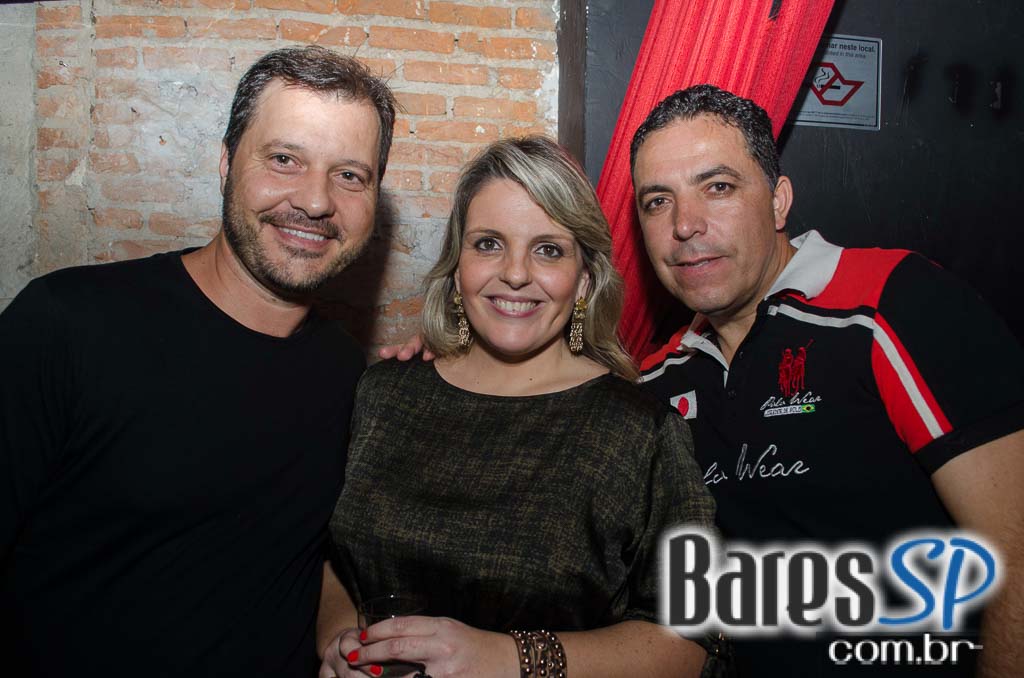 St. George's Pub celebrou aniversário de 1 ano com bandas de rock animando a noite St. George's Pub celebrou aniversário de 1 ano com bandas de rock animando a noite