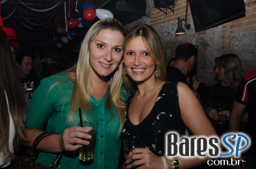 St. George's Pub celebrou aniversário de 1 ano com bandas de rock animando a noite St. George's Pub celebrou aniversário de 1 ano com bandas de rock animando a noite