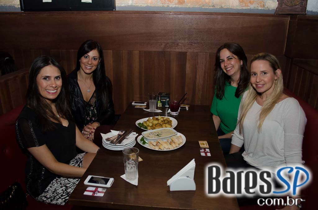 St. George's Pub celebrou aniversário de 1 ano com bandas de rock animando a noite St. George's Pub celebrou aniversário de 1 ano com bandas de rock animando a noite