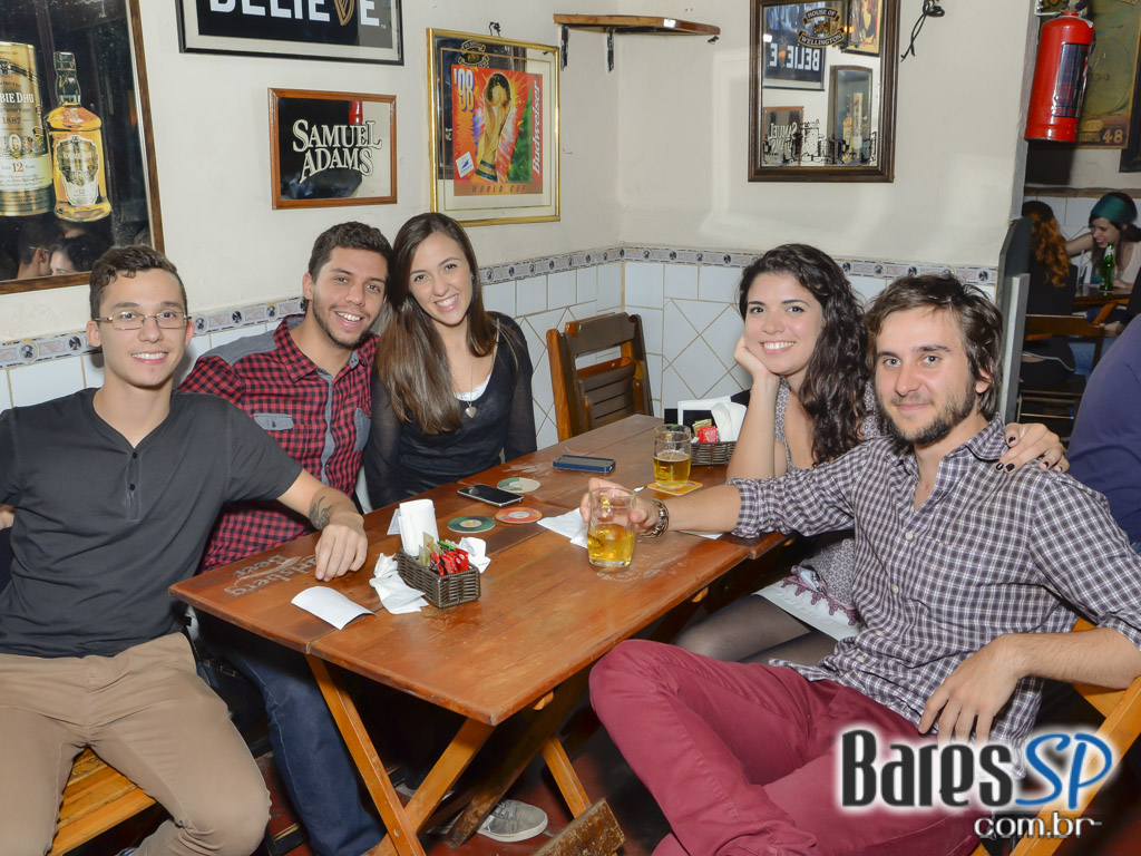 Happy hour com cervejas importadas e drinks especiais aconteceu no Finnegans Pub Happy hour com cervejas importadas e drinks especiais aconteceu no Finnegans Pub