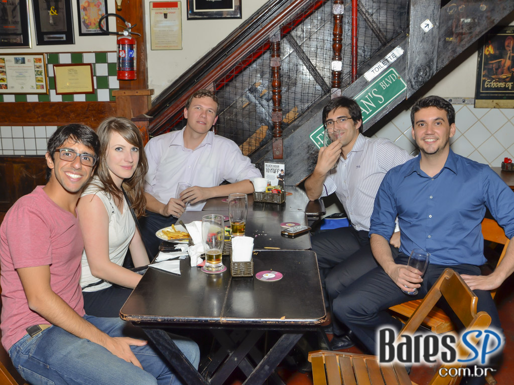 Happy hour com cervejas importadas e drinks especiais aconteceu no Finnegans Pub Happy hour com cervejas importadas e drinks especiais aconteceu no Finnegans Pub