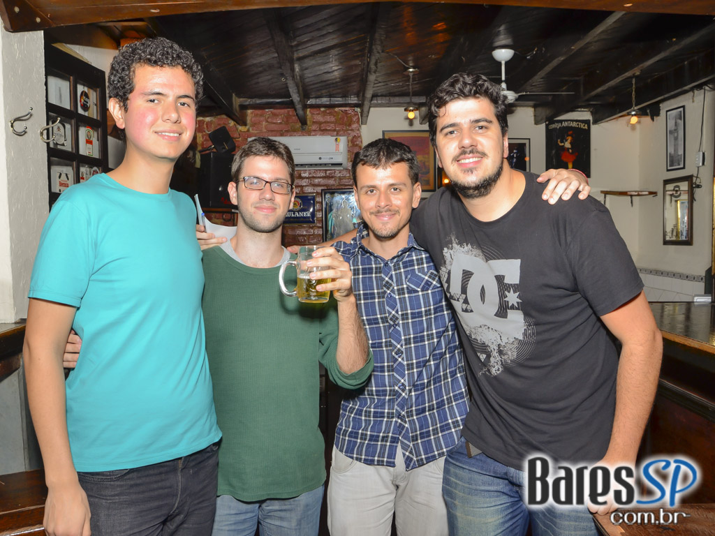 Happy hour com cervejas importadas e drinks especiais aconteceu no Finnegans Pub Happy hour com cervejas importadas e drinks especiais aconteceu no Finnegans Pub