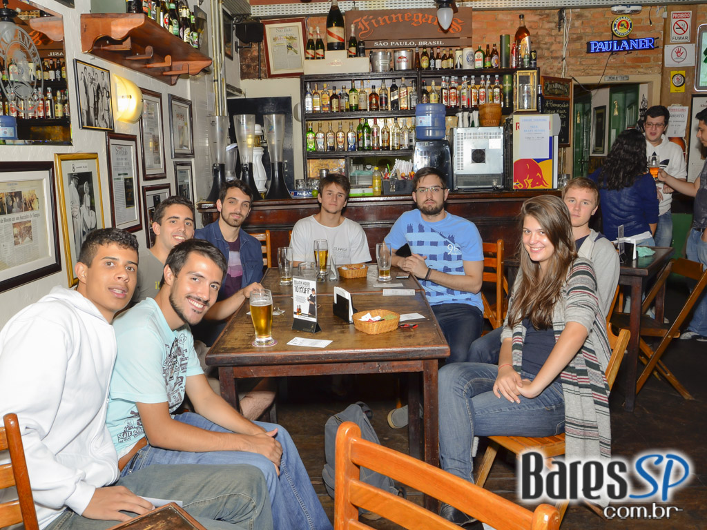 Happy hour com cervejas importadas e drinks especiais aconteceu no Finnegans Pub Happy hour com cervejas importadas e drinks especiais aconteceu no Finnegans Pub