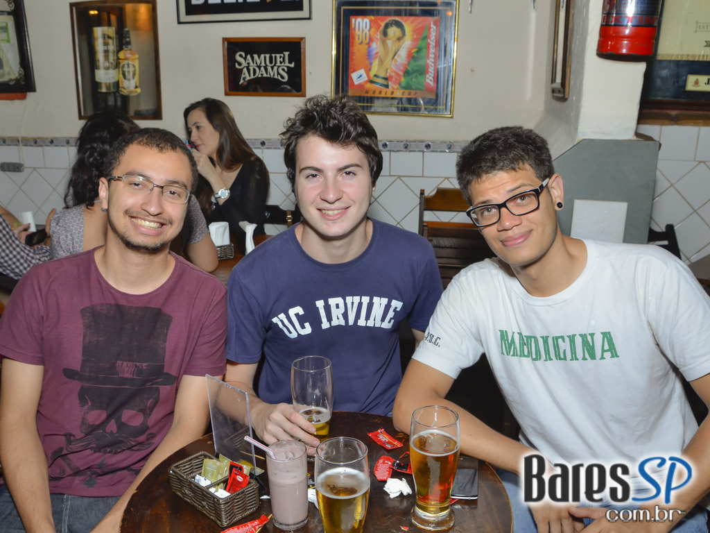 Happy hour com cervejas importadas e drinks especiais aconteceu no Finnegans Pub Happy hour com cervejas importadas e drinks especiais aconteceu no Finnegans Pub