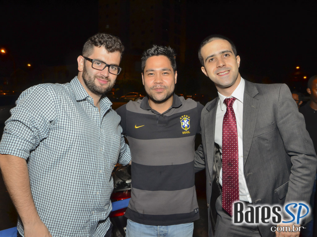 Veloso Bar ofereceu happy hour com caipirinhas e petiscos de boteco Veloso Bar ofereceu happy hour com caipirinhas e petiscos de boteco