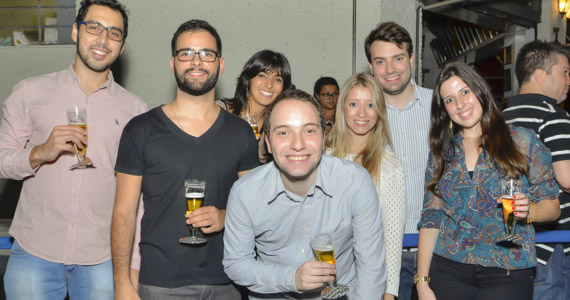 Veloso Bar ofereceu happy hour com caipirinhas e petiscos de boteco