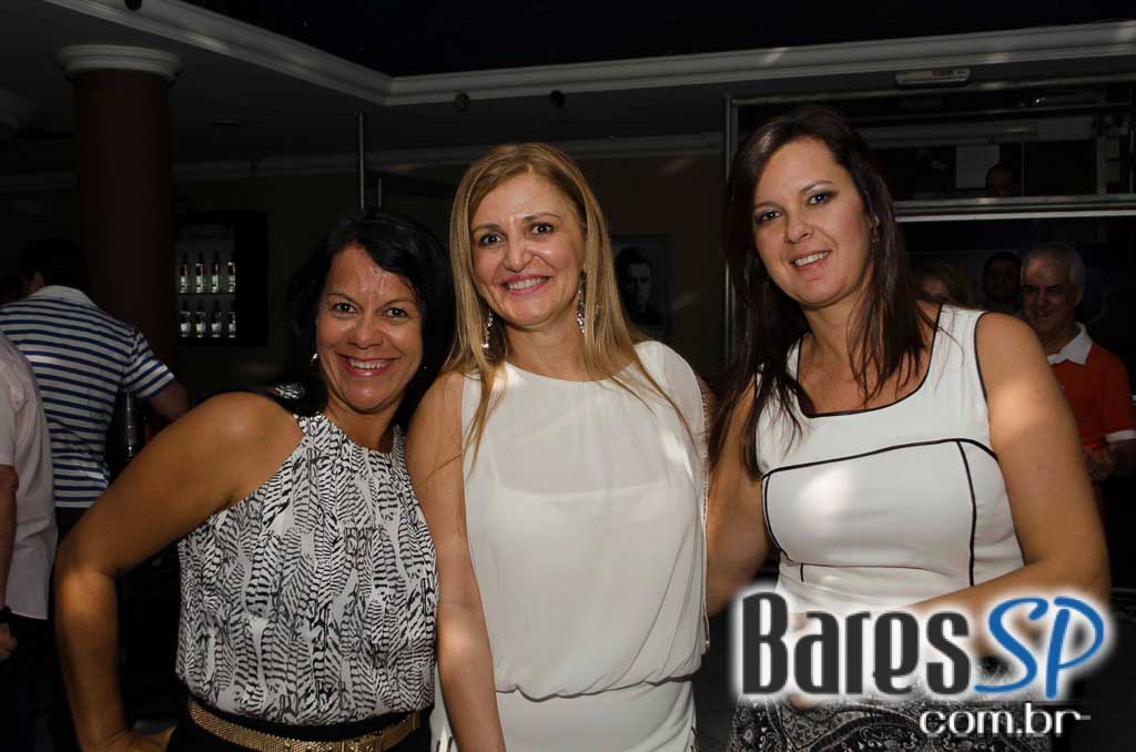 Hardstuff e DJ Adriano Roveri se apresentaram no Memphis Rock Bar Hardstuff e DJ Adriano Roveri se apresentaram no Memphis Rock Bar