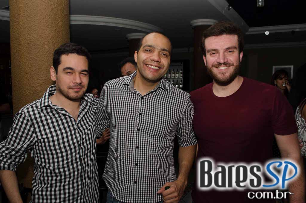 Hardstuff e DJ Adriano Roveri se apresentaram no Memphis Rock Bar Hardstuff e DJ Adriano Roveri se apresentaram no Memphis Rock Bar