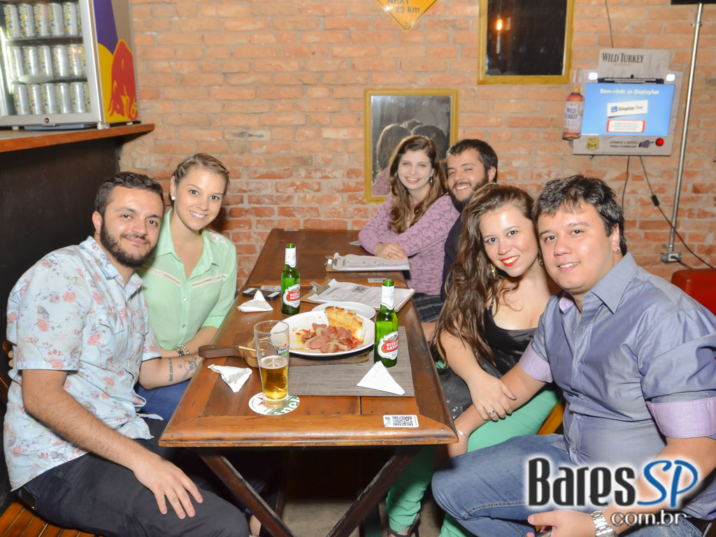 The Equinox Pub ofereceu cardápio australiano com drinks e cervejas especiais The Equinox Pub ofereceu cardápio australiano com drinks e cervejas especiais