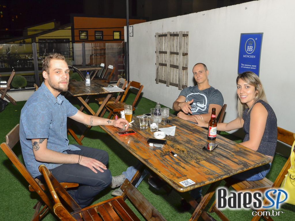 The Equinox Pub ofereceu cardápio australiano com drinks e cervejas especiais The Equinox Pub ofereceu cardápio australiano com drinks e cervejas especiais