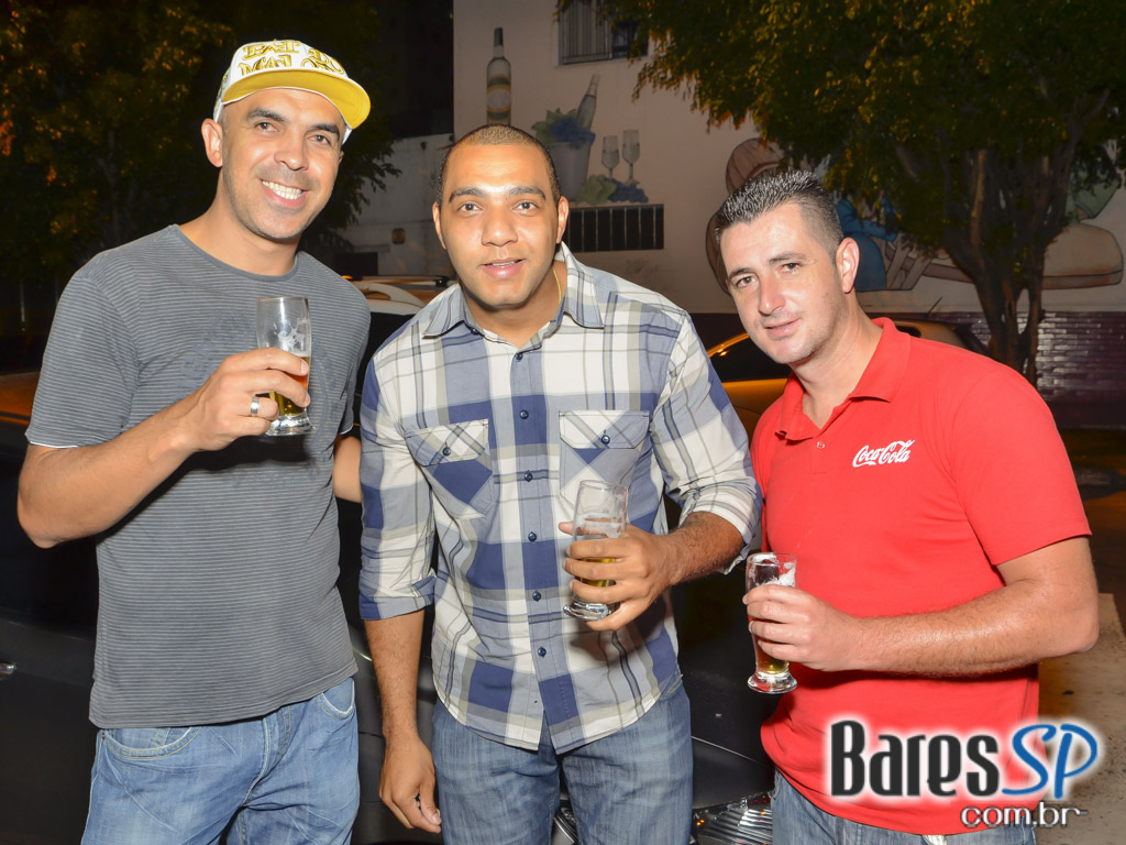 Happy hour descontraído no Boteco do Kabeça localizado no Tatuapé Happy hour descontraído no Boteco do Kabeça localizado no Tatuapé