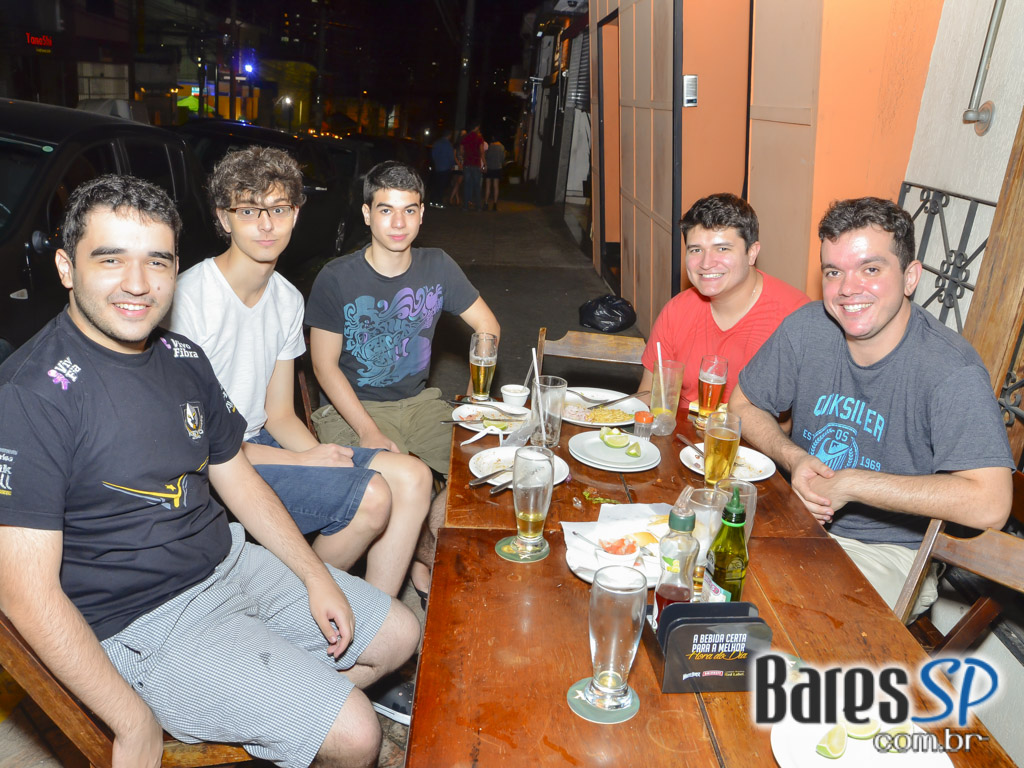 Happy hour descontraído no Boteco do Kabeça localizado no Tatuapé Happy hour descontraído no Boteco do Kabeça localizado no Tatuapé