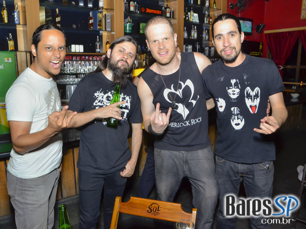 Sherlock Rock embalou a noite do púbico no The K Pub do Tatuapé Sherlock Rock embalou a noite do púbico no The K Pub do Tatuapé