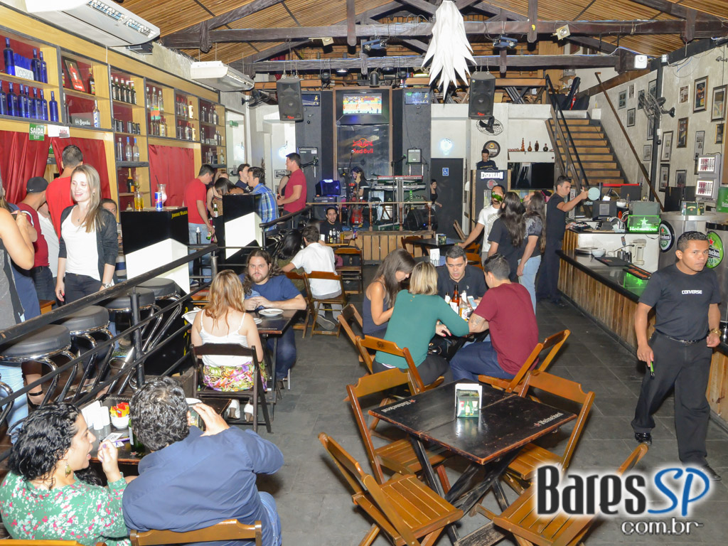 Sherlock Rock embalou a noite do púbico no The K Pub do Tatuapé Sherlock Rock embalou a noite do púbico no The K Pub do Tatuapé