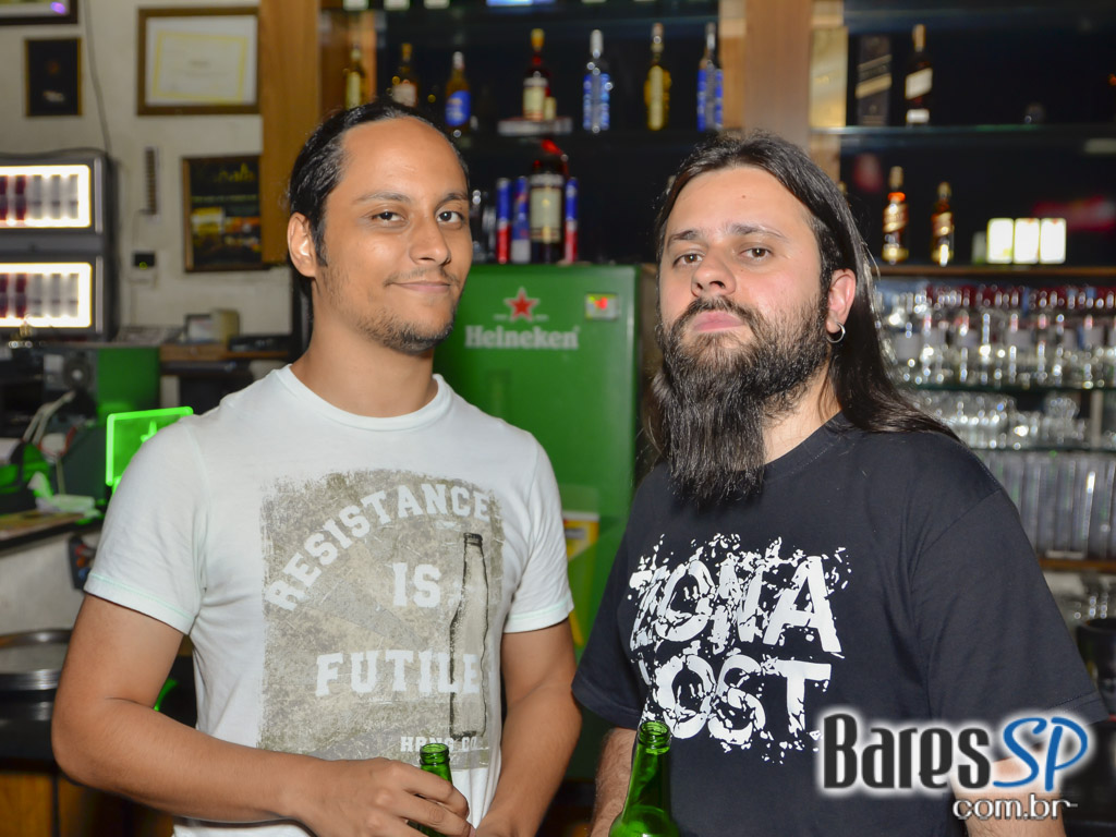 Sherlock Rock embalou a noite do púbico no The K Pub do Tatuapé Sherlock Rock embalou a noite do púbico no The K Pub do Tatuapé