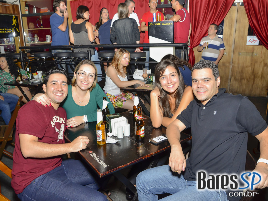 Sherlock Rock embalou a noite do púbico no The K Pub do Tatuapé Sherlock Rock embalou a noite do púbico no The K Pub do Tatuapé