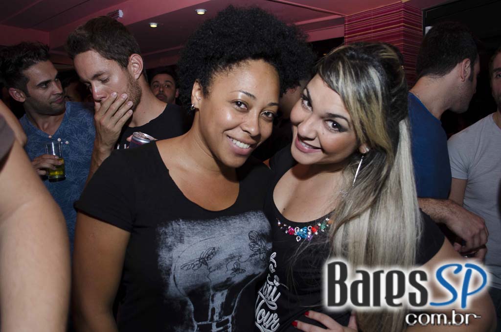 Samba de Rainha e Carolina Lessa se apresentaram no Vermont Samba de Rainha e Carolina Lessa se apresentaram no Vermont