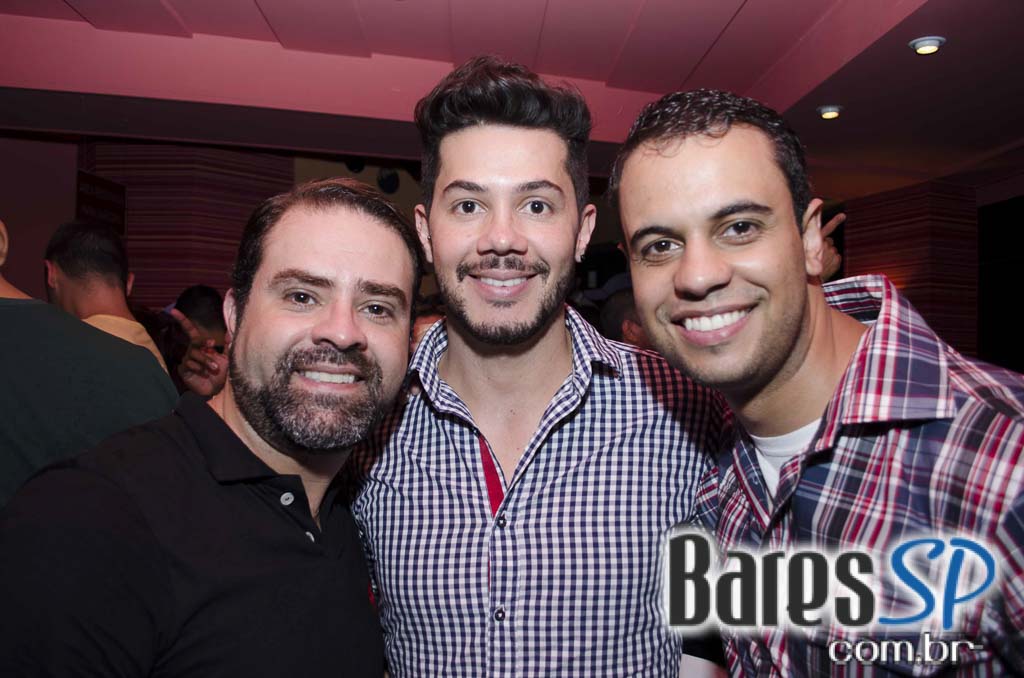 Samba de Rainha e Carolina Lessa se apresentaram no Vermont Samba de Rainha e Carolina Lessa se apresentaram no Vermont