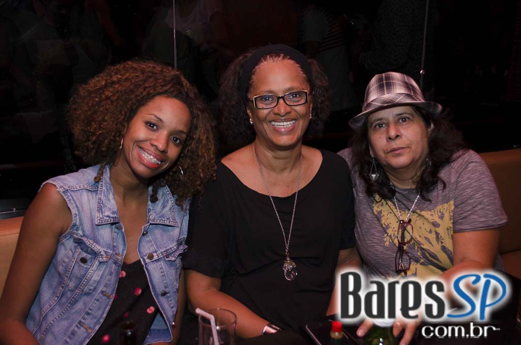 Samba de Rainha e Carolina Lessa se apresentaram no Vermont Samba de Rainha e Carolina Lessa se apresentaram no Vermont