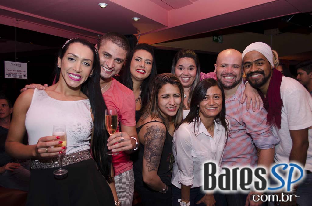 Samba de Rainha e Carolina Lessa se apresentaram no Vermont Samba de Rainha e Carolina Lessa se apresentaram no Vermont