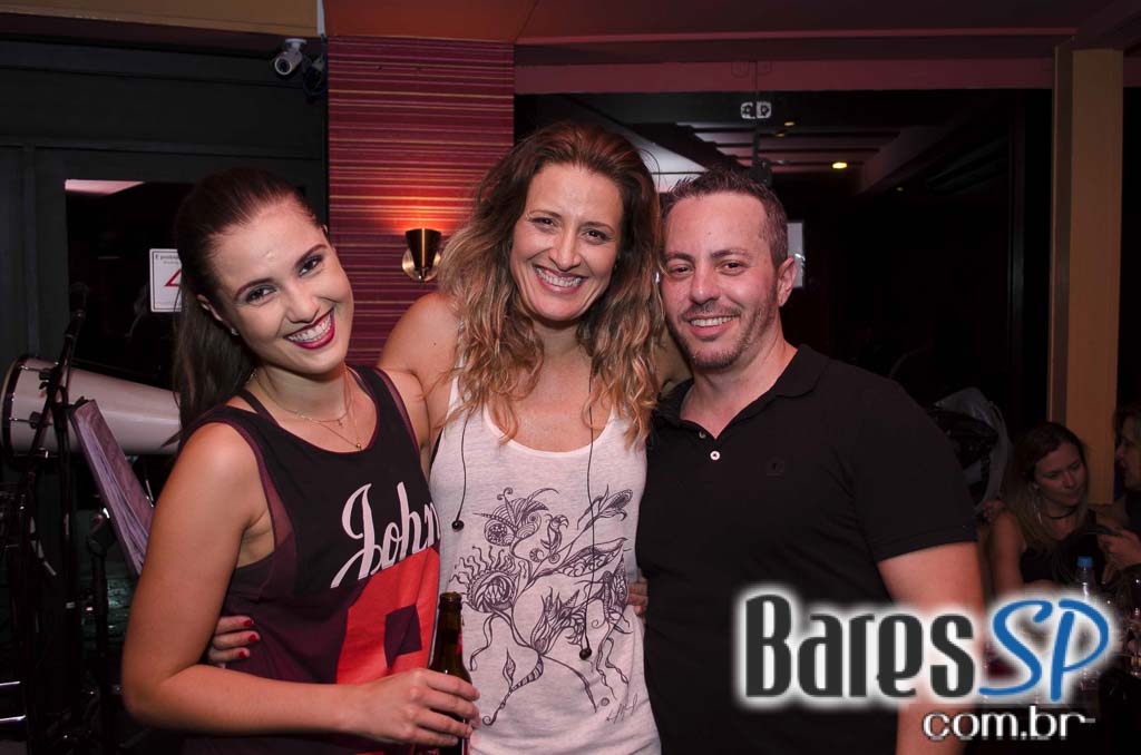 Samba de Rainha e Carolina Lessa se apresentaram no Vermont Samba de Rainha e Carolina Lessa se apresentaram no Vermont