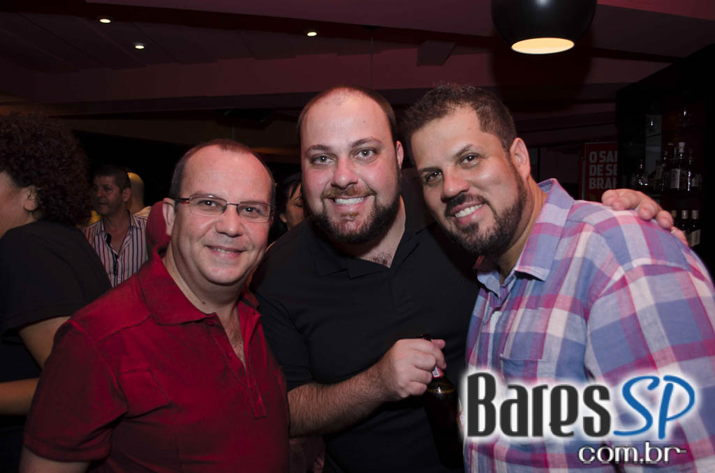 Samba de Rainha e Carolina Lessa se apresentaram no Vermont Samba de Rainha e Carolina Lessa se apresentaram no Vermont