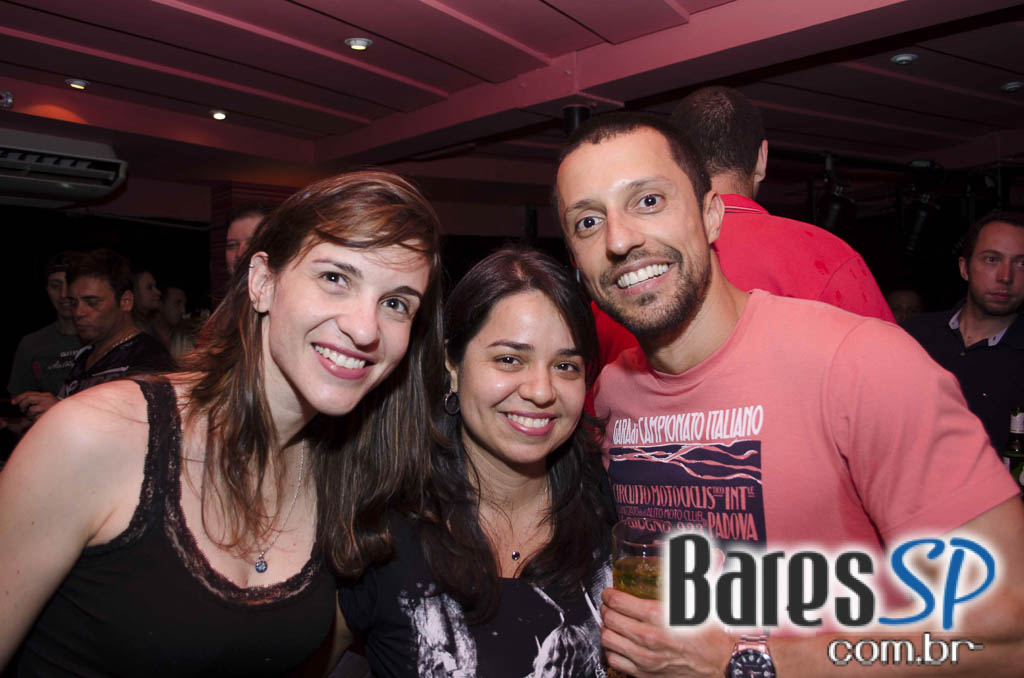 Samba de Rainha e Carolina Lessa se apresentaram no Vermont Samba de Rainha e Carolina Lessa se apresentaram no Vermont